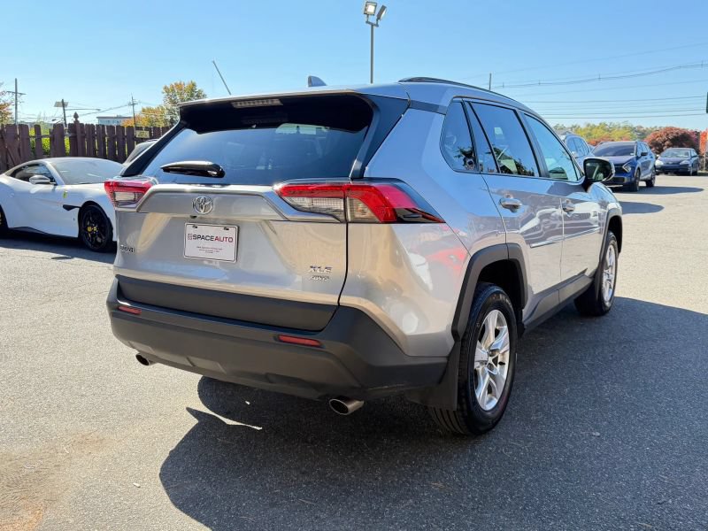 Used 2021 Toyota RAV4 XLE AWD/4WD image 6