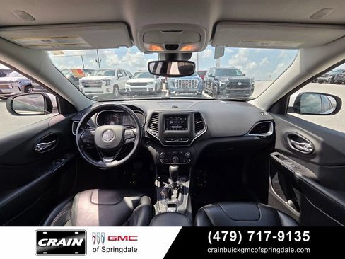 Used 2021 Jeep Cherokee Latitude Plus FWD image 27