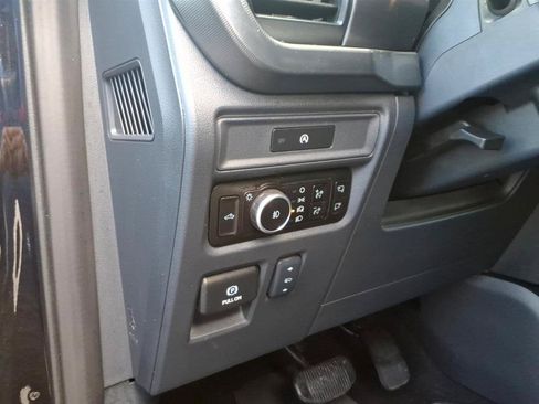 Used 2025 Ford F150 Lariat w/ Equipment Group 501A Mid AWD/4WD image 7