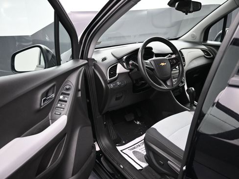 Certified 2020 Chevrolet Trax LS image 9