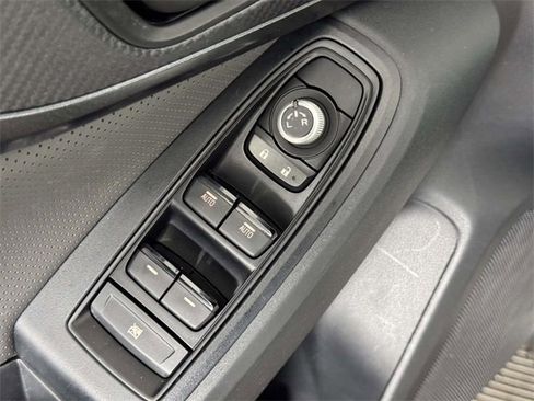 Used 2021 Subaru Crosstrek 2.5i Sport w/ Moonroof Package image 17