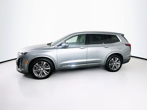 Used 2025 Cadillac XT6 Premium Luxury image 4