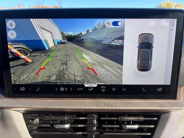 Used 2025 Ford Explorer Active AWD/4WD image 10