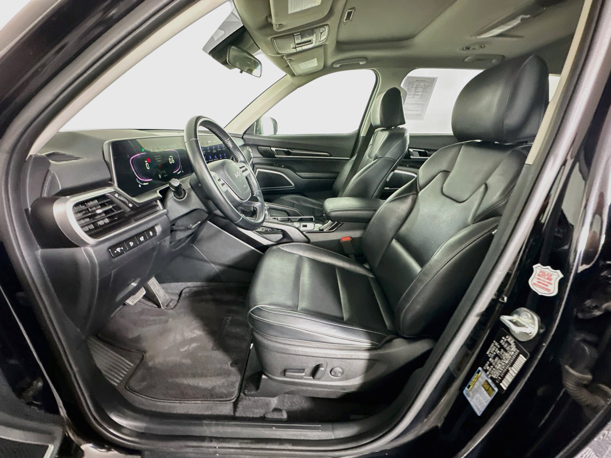 Used 2025 Kia Telluride S FWD image 13