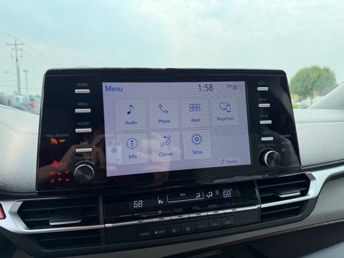 Used 2023 Toyota Sienna LE w/ LE Plus Package FWD image 29