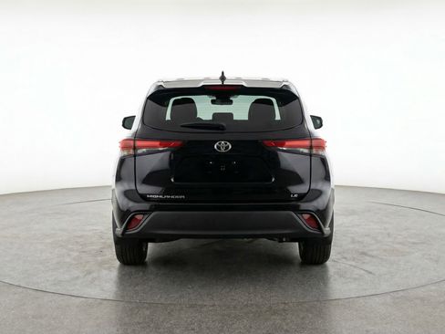 Used 2025 Toyota Highlander LE FWD image 7