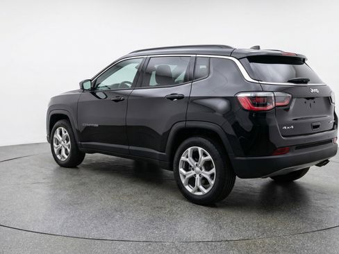 Used 2025 Jeep Compass Latitude image 6