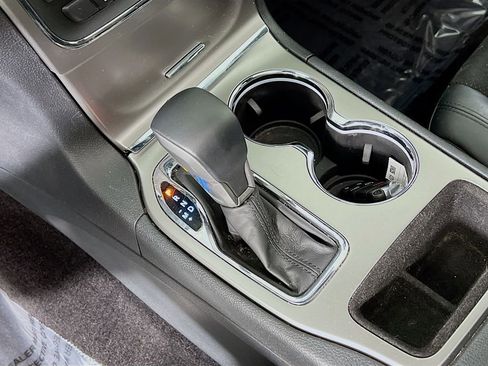 Used 2018 Jeep Grand Cherokee Altitude image 16