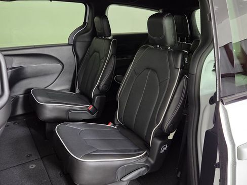 New 2026 Chrysler Pacifica Limited w/ S Appearance Package image 30