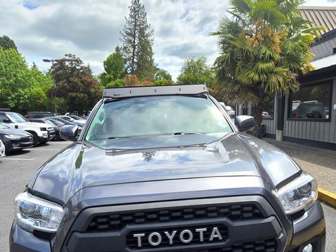 Used 2017 Toyota Tacoma SR5 w/ Tow Package AWD/4WD image 10