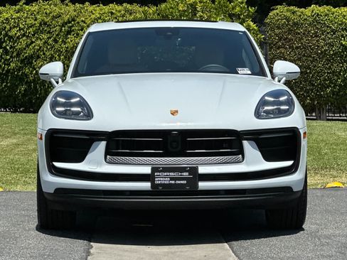 Certified 2025 Porsche Macan AWD/4WD image 11