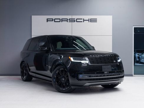 Used 2025 Land Rover Range Rover SE AWD/4WD image 9