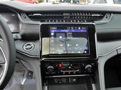 Used 2024 Jeep Grand Cherokee Laredo X w/ Luxury Tech Group I image 30