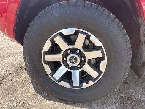 Used 2019 Toyota 4Runner TRD Off-Road Premium AWD/4WD image 9