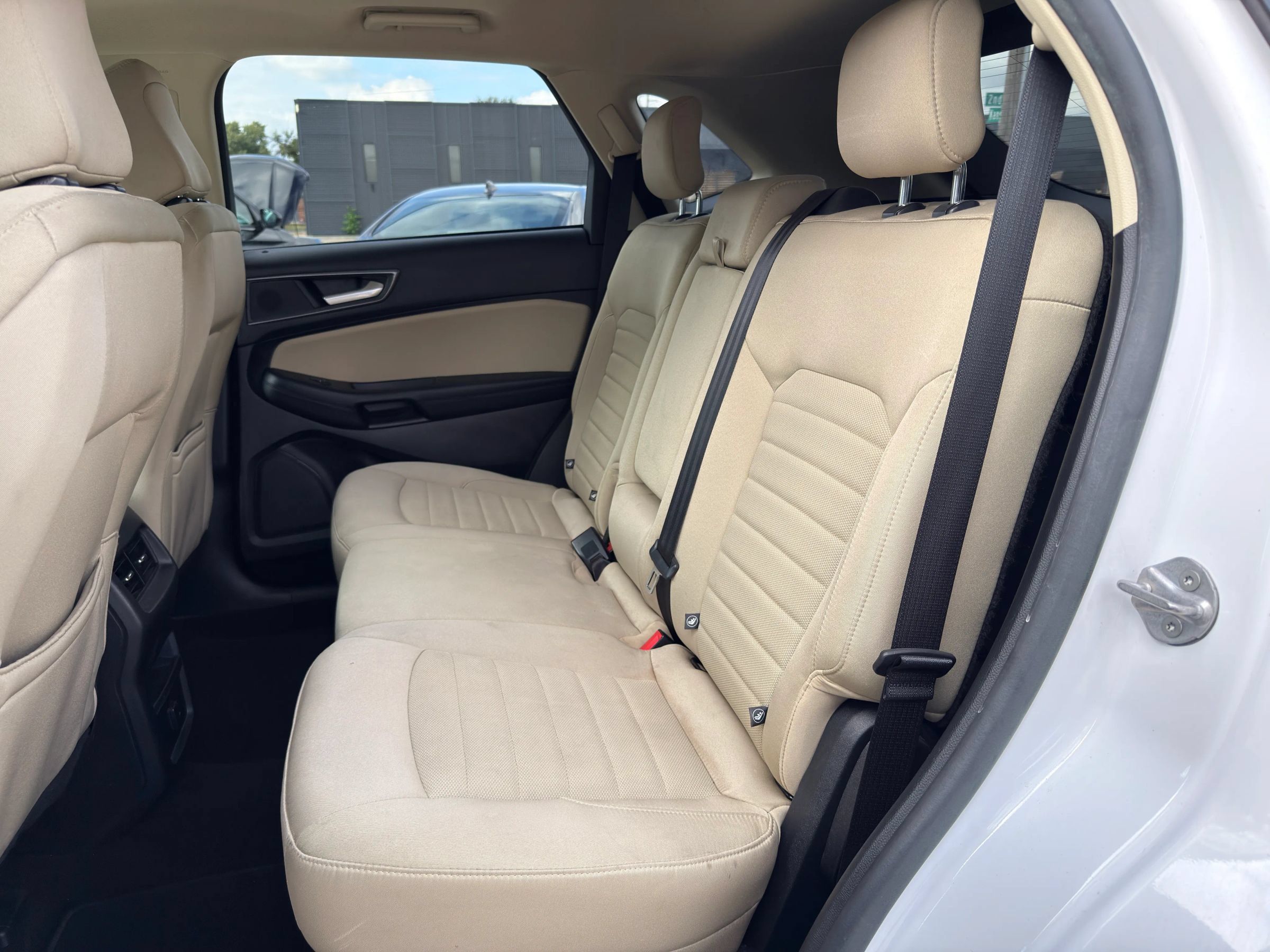 Used 2020 Ford Edge SE FWD image 22