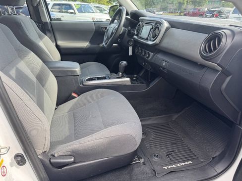 Used 2019 Toyota Tacoma SR5 AWD/4WD image 12