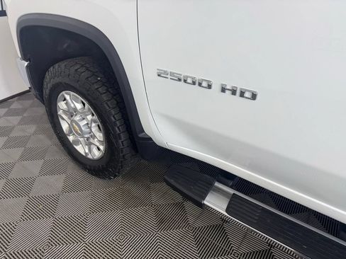 Used 2024 Chevrolet Silverado 2500 LT AWD/4WD image 11