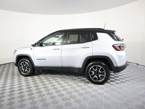 Used 2024 Jeep Compass Trailhawk AWD/4WD image 3