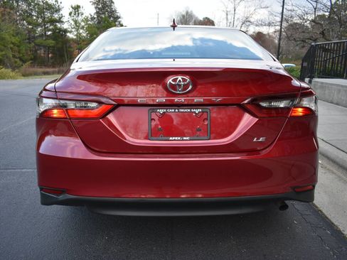Used 2022 Toyota Camry LE image 6