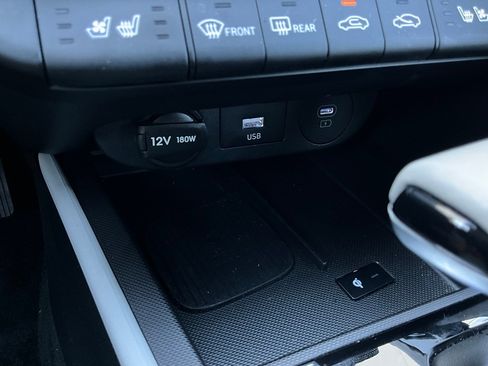 Used 2025 Hyundai Elantra Limited image 28