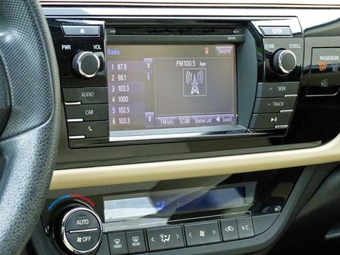 Used 2014 Toyota Corolla LE FWD image 21