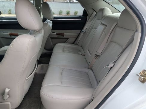 Used 2006 Chrysler 300 C w/ Protection Group II image 14