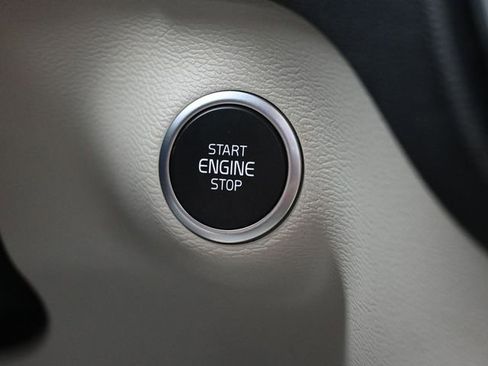 Used 2023 Volvo XC40 B5 Ultimate w/ Protection Package Premier image 31