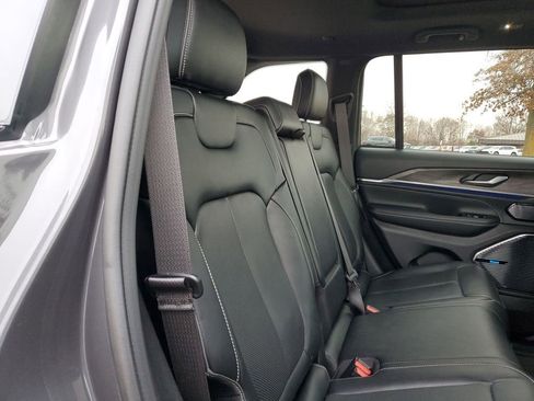 Used 2022 Jeep Grand Cherokee Overland image 30