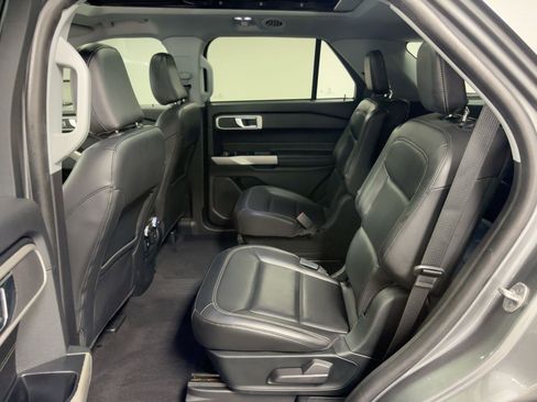 Used 2022 Ford Explorer XLT w/ Equipment Group 202A image 13
