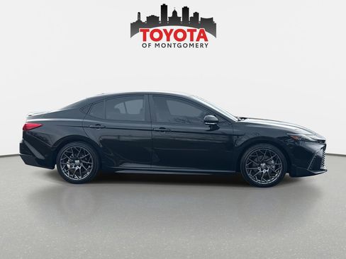 Used 2025 Toyota Camry XLE image 3