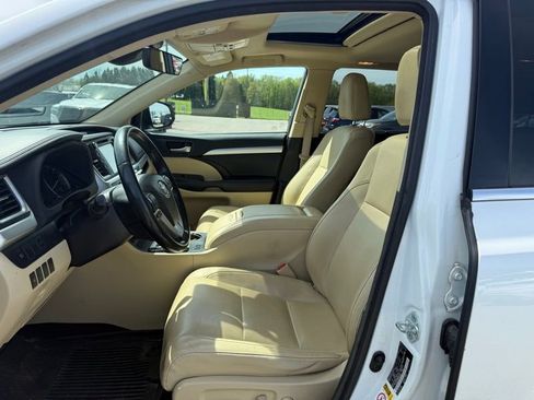 Used 2017 Toyota Highlander XLE AWD/4WD image 10