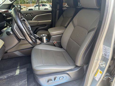Used 2024 Chevrolet Colorado ZR2 w/ ZR2 Convenience Package III AWD/4WD image 6
