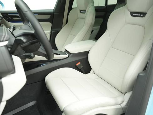 New 2026 Porsche Macan 4 Electric AWD/4WD image 5