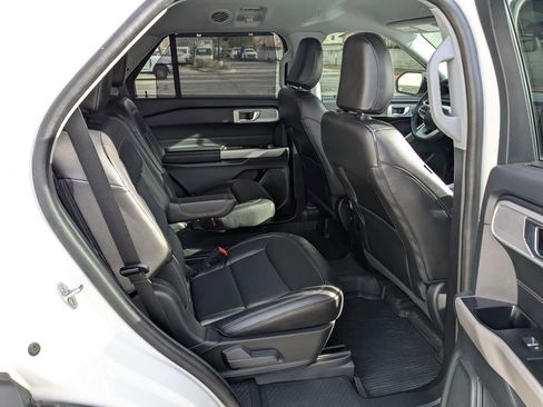 Used 2022 Ford Explorer Limited image 30