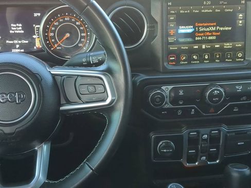 Certified 2022 Jeep Gladiator Overland w/ Popular Equipment Package AWD/4WD image 16