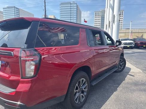 Used 2021 Chevrolet Suburban Z71 AWD/4WD image 2