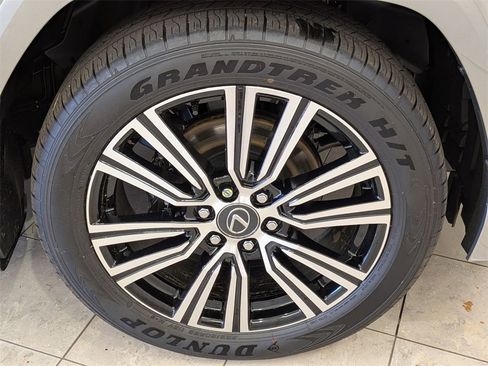 New 2025 Lexus LX 600 4WD w/ Luxury Package image 16