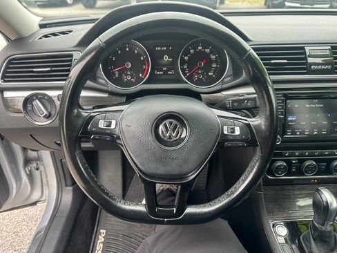 Used 2018 Volkswagen Passat 3.6 SEL Premium FWD image 17