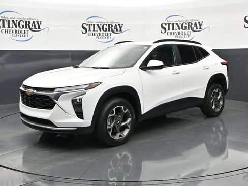Certified 2024 Chevrolet Trax LT FWD image 3
