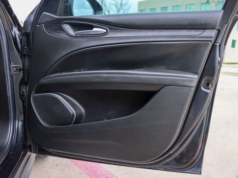 Used 2018 Alfa Romeo Stelvio AWD image 7