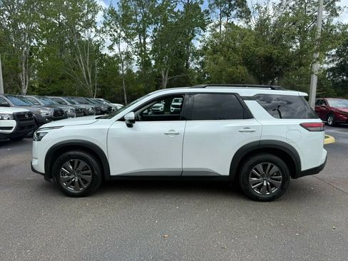 Used 2025 Nissan Pathfinder SV FWD image 2