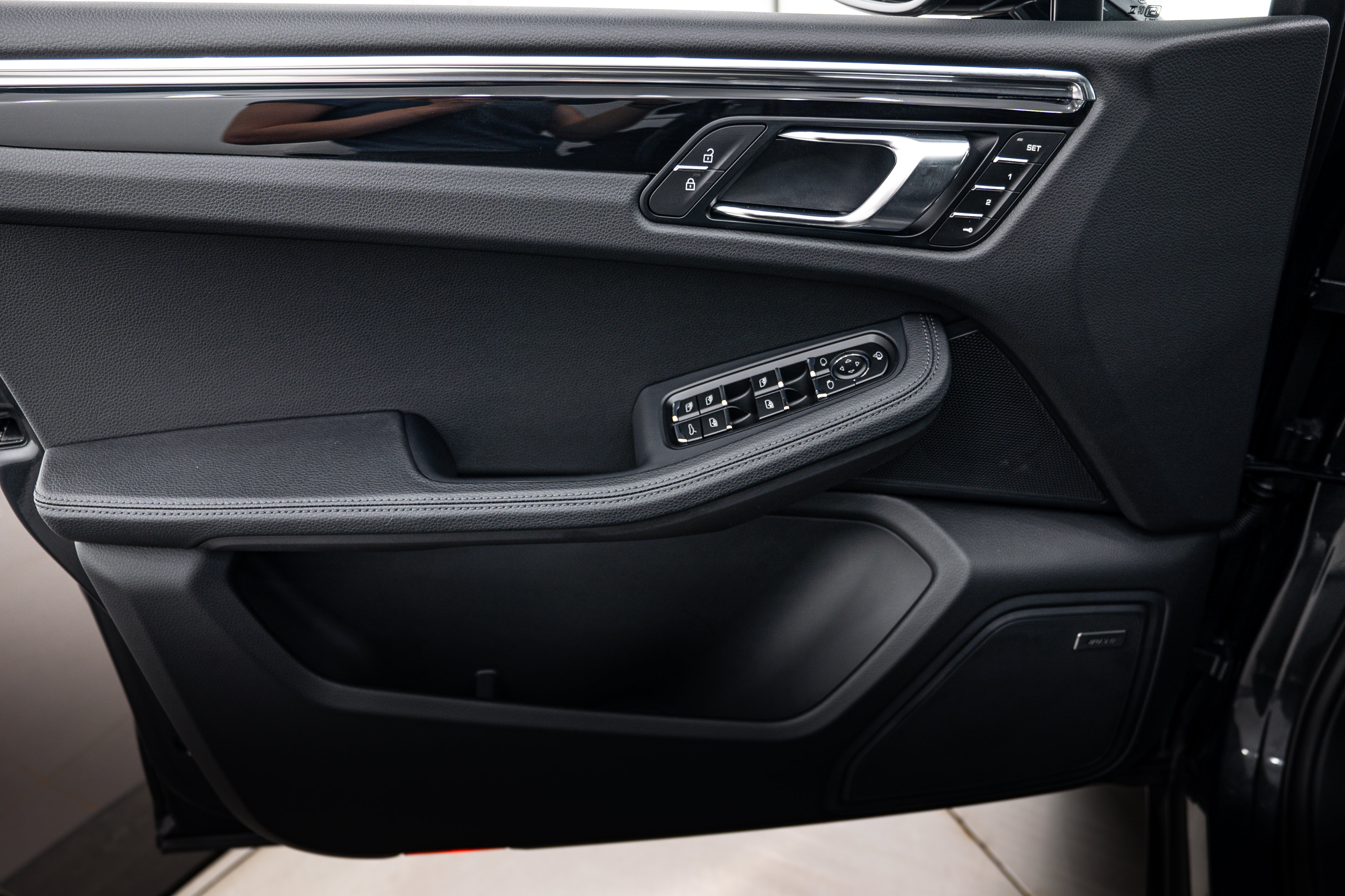 Certified 2026 Porsche Macan AWD/4WD image 17