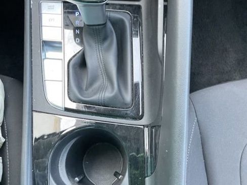 Used 2025 Hyundai Elantra Blue image 25