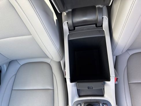 Used 2022 GMC Acadia SLT image 13