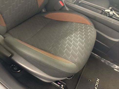 Used 2024 Nissan Kicks SR image 27