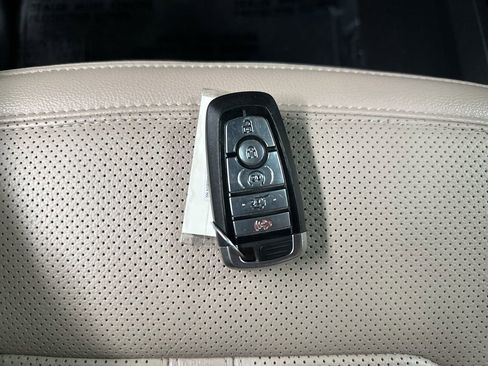 Used 2024 Ford Expedition Limited image 40