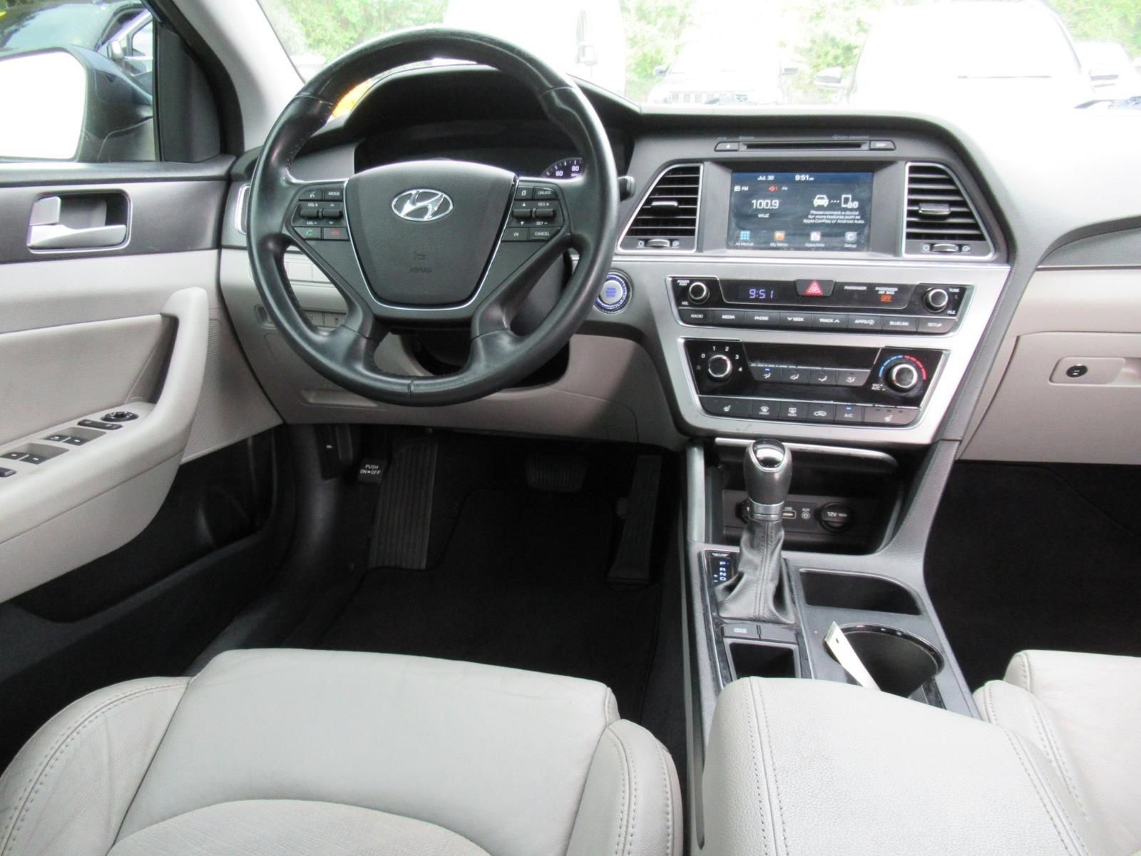 Used 2016 Hyundai Sonata Sport w/ Option Group 1V FWD image 12