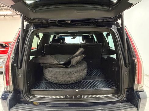 Used 2017 Cadillac Escalade ESV Platinum AWD/4WD image 18