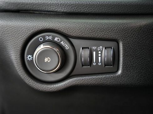 Used 2019 Chrysler Pacifica Limited w/ Advanced Safetytec Group image 50