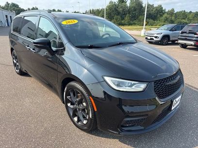 Used 2025 Chrysler Pacifica Limited
